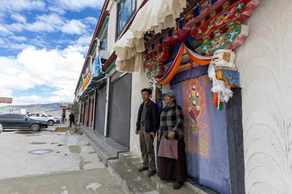 从农奴到经营酒店：一个牧民家庭经历的时代变迁