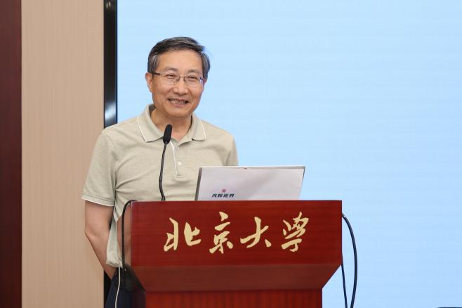 “光辉视界”公益行走进北大